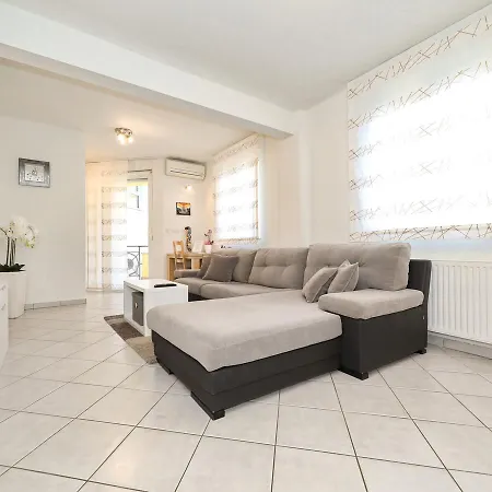 Nika Apartman *